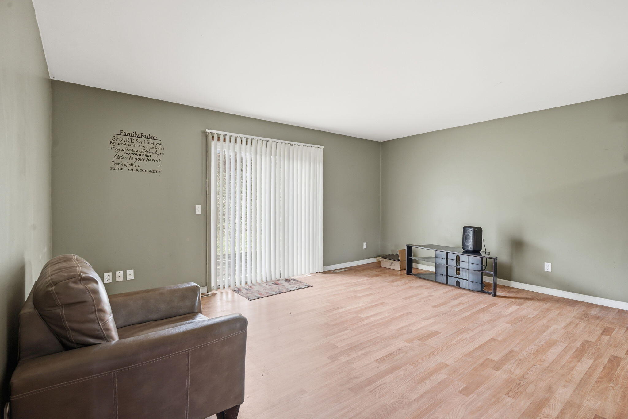 215 3rd Street Fenton, MI 48430 - Photo 7 of 26 7-web-or-mls-008_DSC04671 Michael Kremer