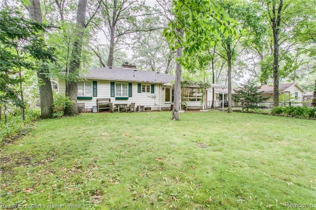 3244 Riverside Drive Port Huron, MI 48060 - Photo 8 of 23 3244 Riverside Dr-5.JPG