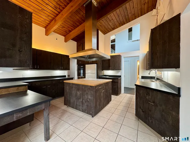 $3,700 | 860 Oakwood Road, Orange, CT 06477