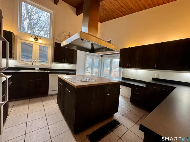 $3,700 | 860 Oakwood Road, Orange, CT 06477