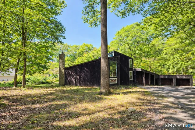 $3,700 | 860 Oakwood Road, Orange, CT 06477