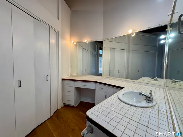 $3,700 | 860 Oakwood Road, Orange, CT 06477