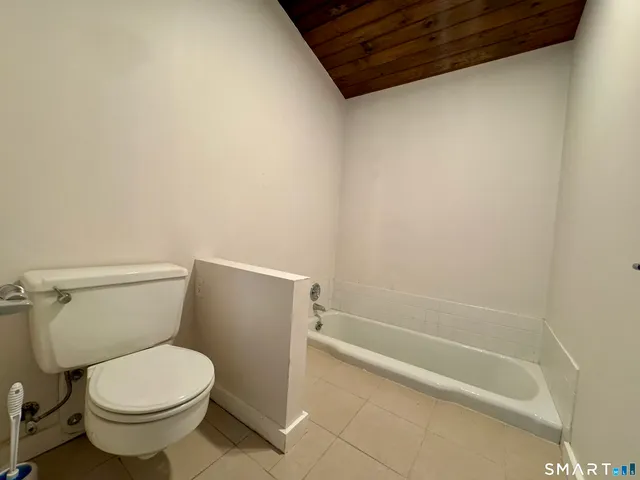 $3,700 | 860 Oakwood Road, Orange, CT 06477