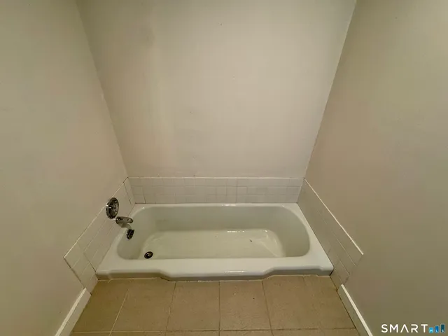 $3,700 | 860 Oakwood Road, Orange, CT 06477