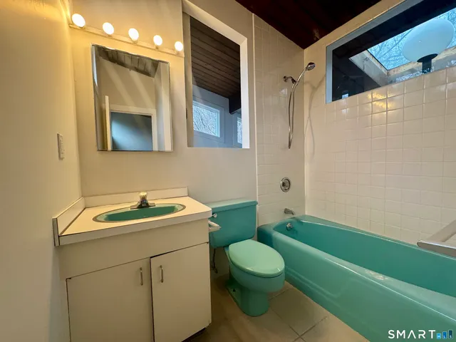 $3,700 | 860 Oakwood Road, Orange, CT 06477