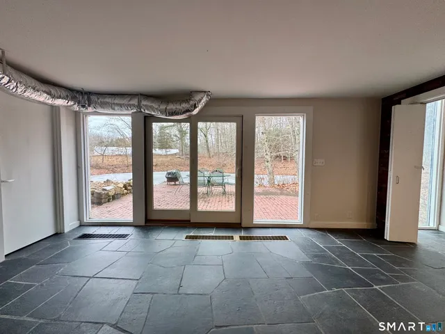 $3,700 | 860 Oakwood Road, Orange, CT 06477