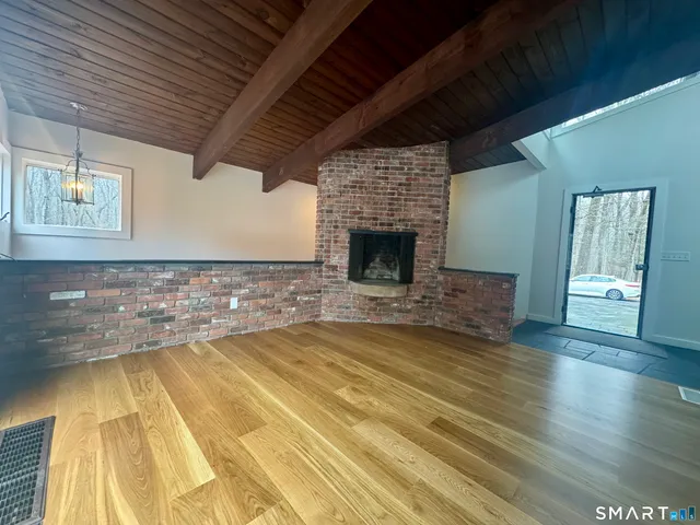 $3,700 | 860 Oakwood Road, Orange, CT 06477