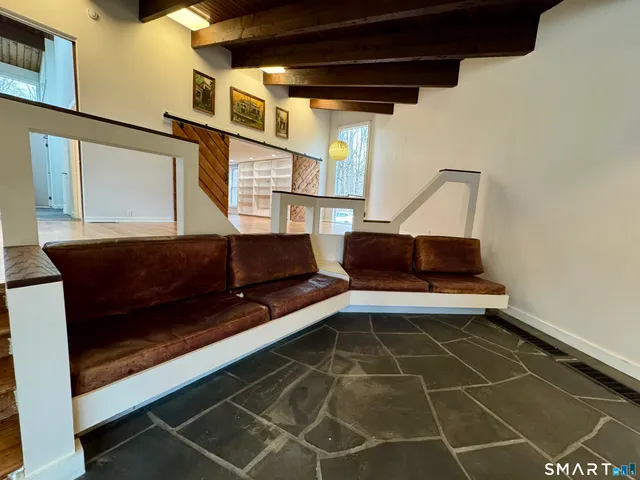 $3,700 | 860 Oakwood Road, Orange, CT 06477