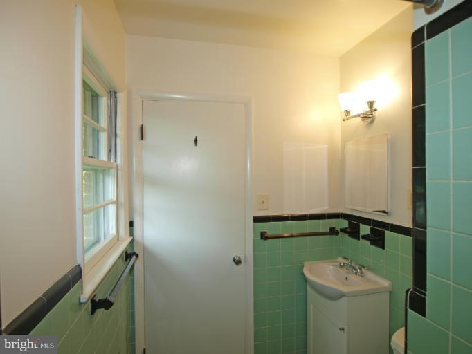 11528 Colt Terrace Silver Spring, MD 20902 - Photo 19 of 24 Bath (Master)