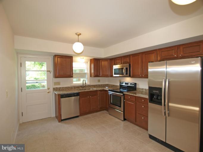 11528 Colt Terrace Silver Spring, MD 20902 - Photo 8 of 24 Kitchen
