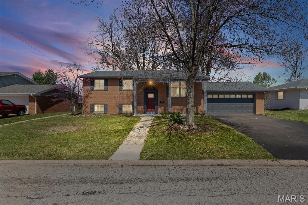 412 Fontainebleau O'Fallon, IL 62269 - Photo 2 of 36