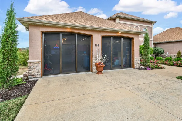 $477,700 | 103 North Tuscany Drive, Hollister, MO 65672