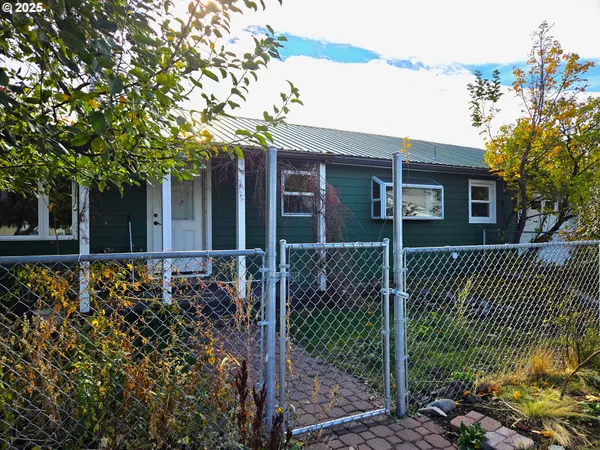 $232,500 | 212 Northwest 5th Avenue, John Day, OR 97845