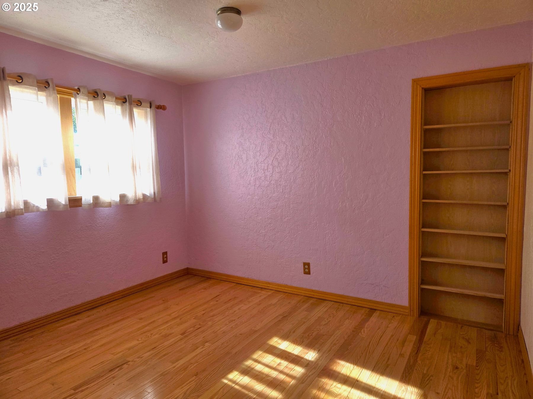 212 Northwest 5th Avenue John Day, OR 97845 - Photo 10 of 38 an empty room with a window