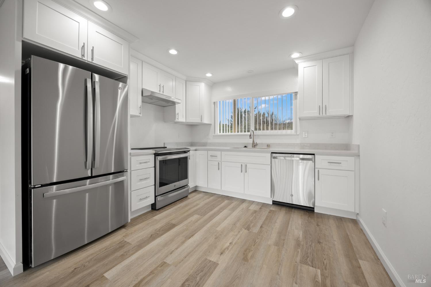 260 Merrydale Road, Unit 14 San Rafael, CA 94903 - Photo 1 of 18
