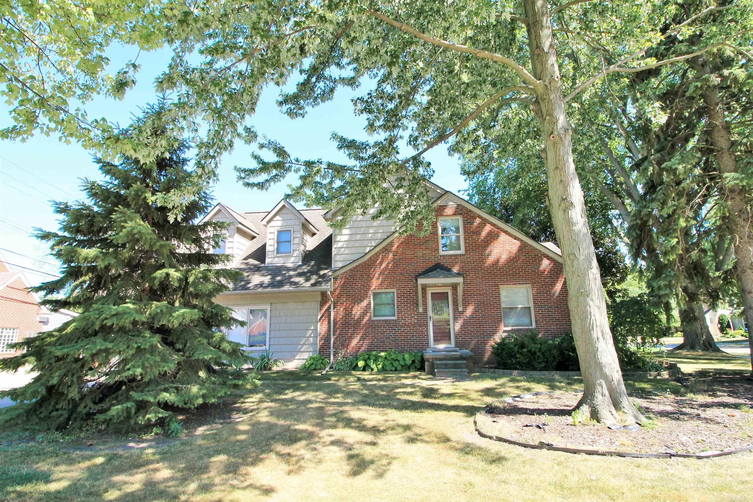 1424 Torrey Road Grosse Pointe Woods, MI 48236 - Photo 3 of 54