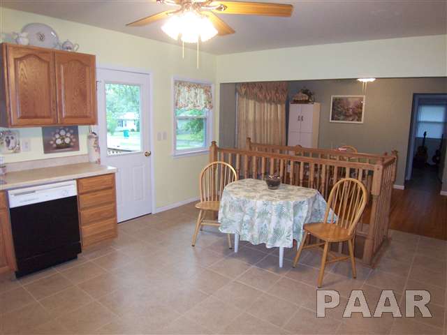 1105 Kern Road Washington, IL 61571 - Photo 5 of 15 Gallery Image 5