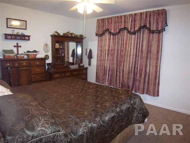 1105 Kern Road Washington, IL 61571 - Photo 8 of 15 Gallery Image 8
