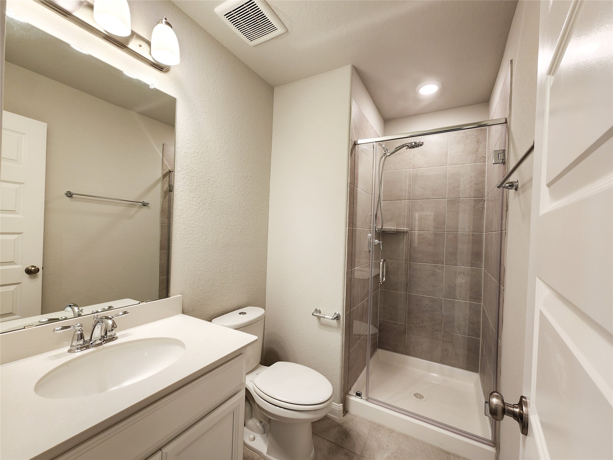 10714 Clfs Vw Drive Rosharon, TX 77583 - Photo 19 of 30 a bathroom with a sink a toilet and shower