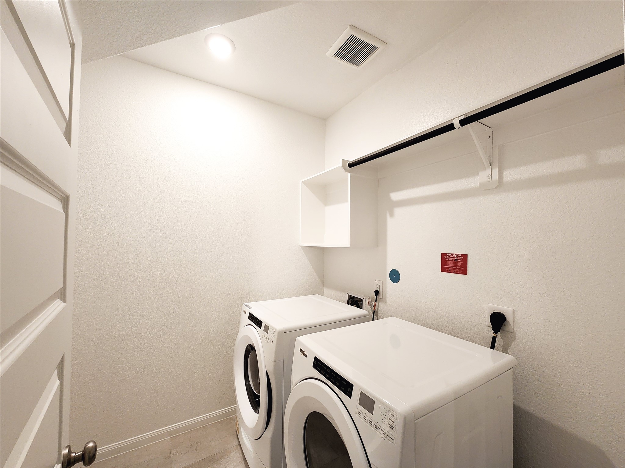 10714 Clfs Vw Drive Rosharon, TX 77583 - Photo 26 of 30 a utility room with dryer and washer