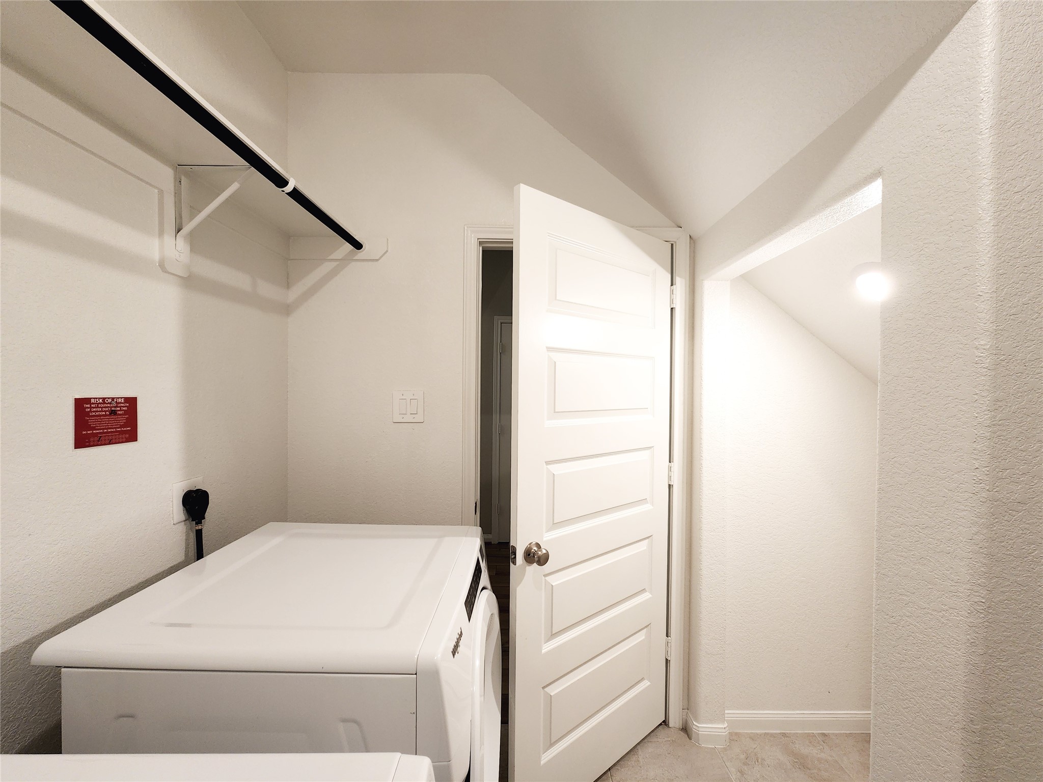 10714 Clfs Vw Drive Rosharon, TX 77583 - Photo 27 of 30 a bathroom with a bathtub and shower