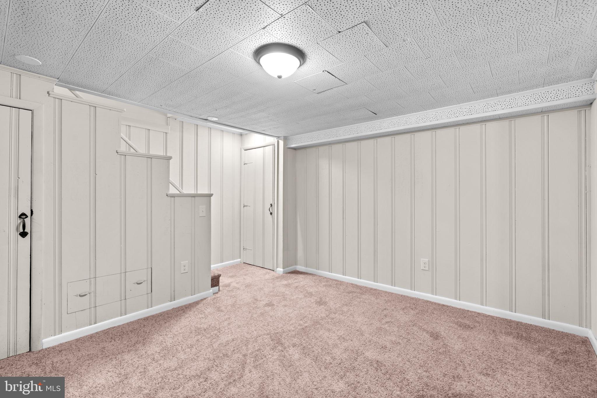 2735 Moorgate Road Dundalk, MD 21222 - Photo 26 of 35 a view of an empty room and a window