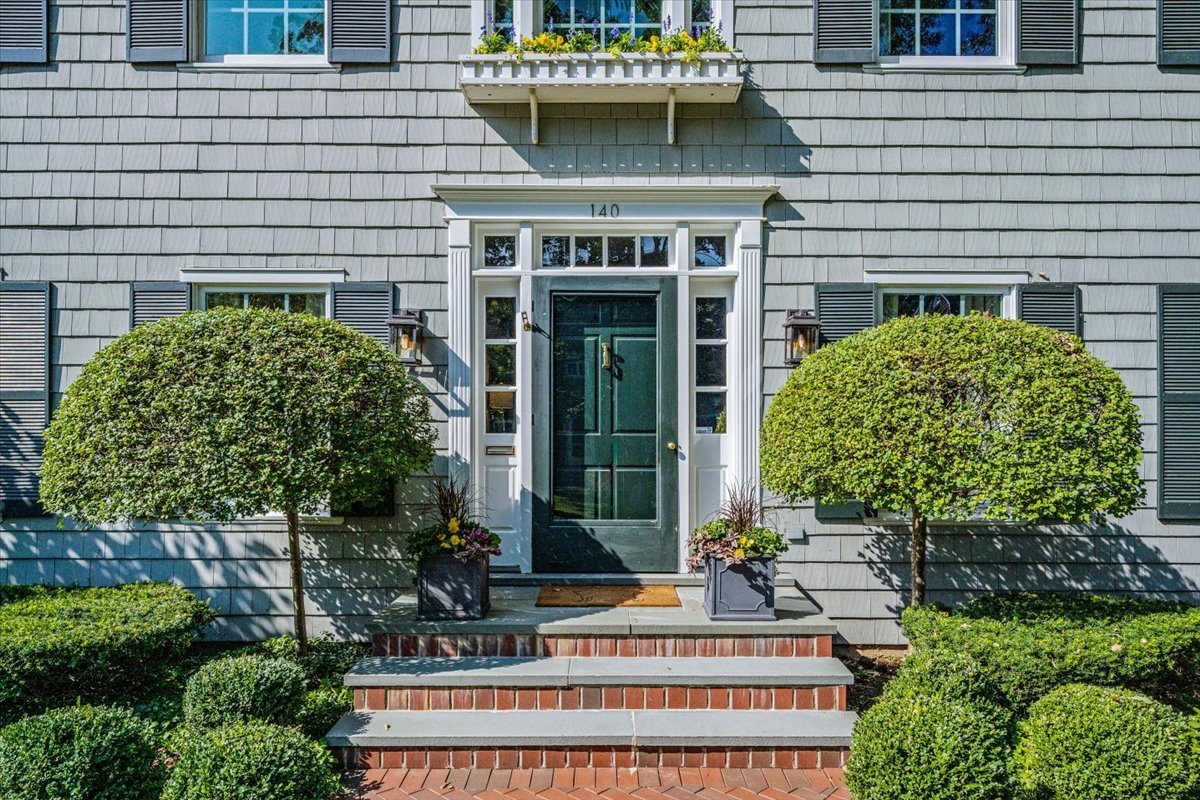 140 Fuller Lane Winnetka, IL 60093 - Photo 3 of 3 a front view of a building with garden