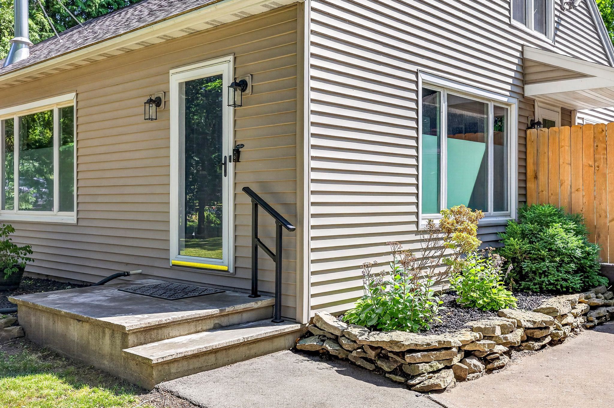 1338 Leonard Point Road Oshkosh, WI 54904 - Photo 4 of 60