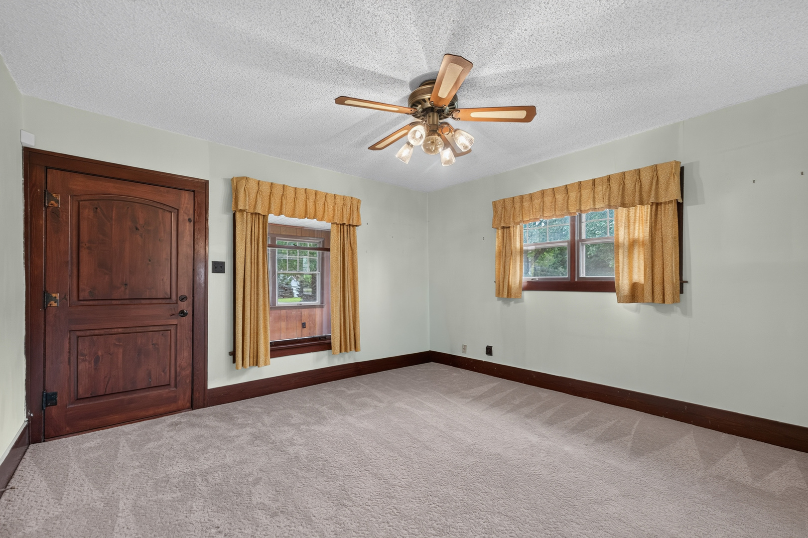 803 North 9th Street DeKalb, IL 60115 - Photo 5 of 29