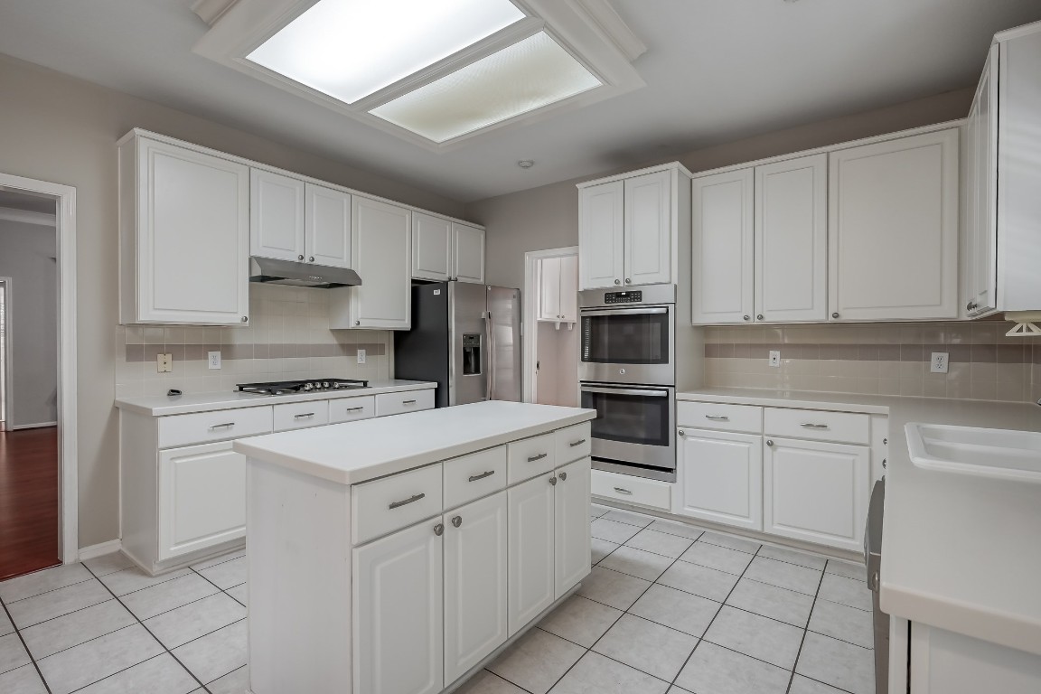 3510 Ash Glen Drive Spring, TX 77388 - Photo 18 of 39 a kitchen with white cabinets and white appliances