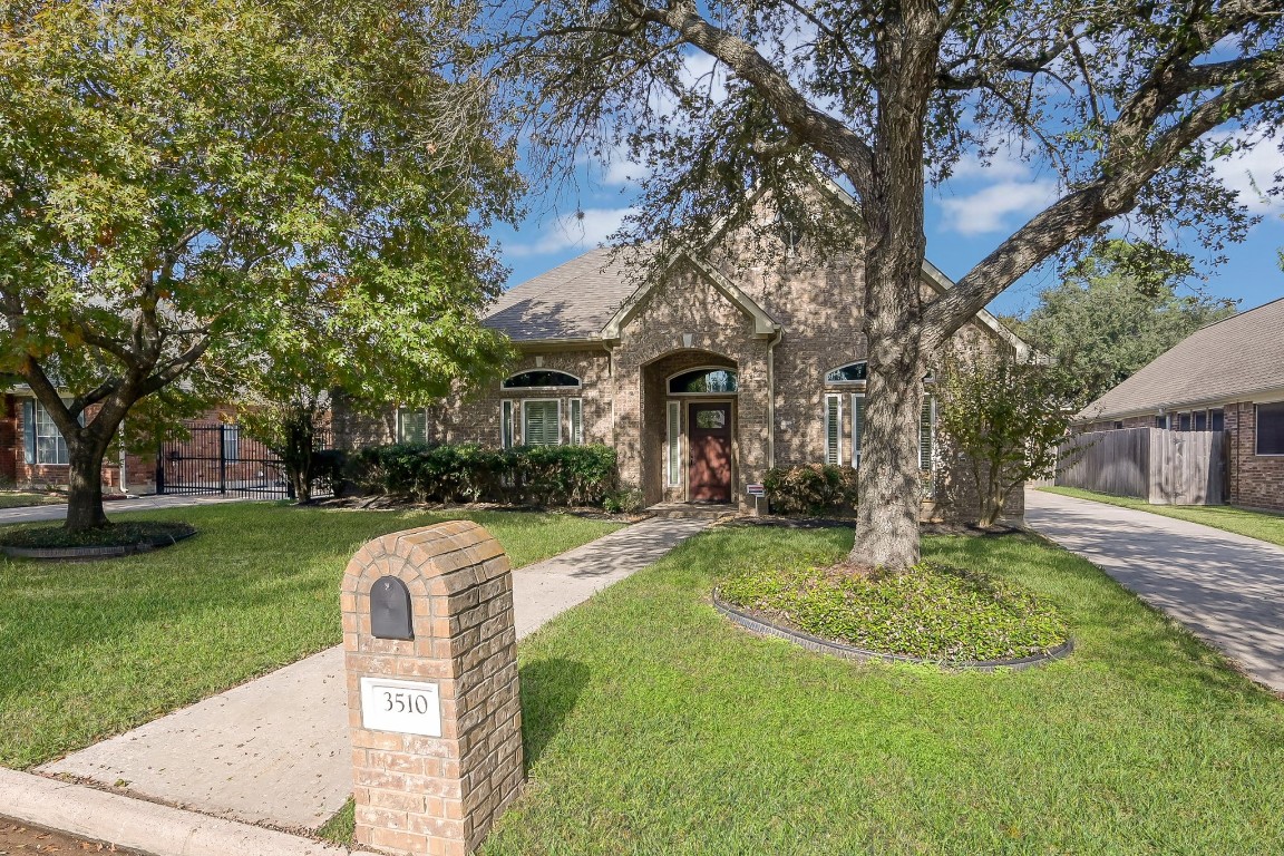 3510 Ash Glen Drive Spring, TX 77388 - Photo 2 of 39 a front view of a house with garden