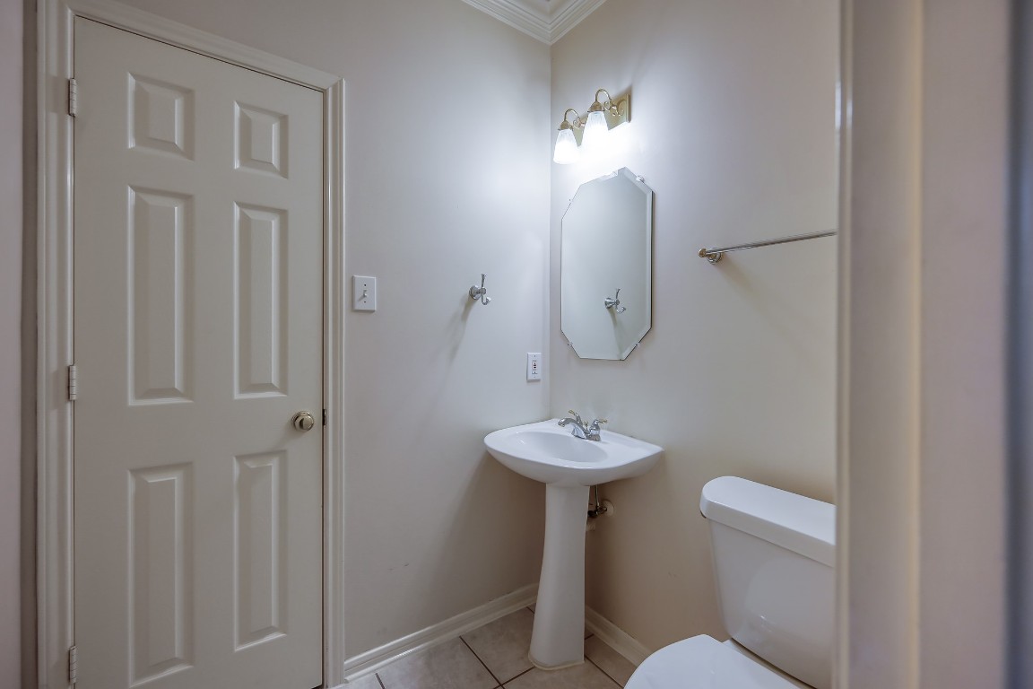 3510 Ash Glen Drive Spring, TX 77388 - Photo 32 of 39 a bathroom with a toilet a sink and mirror