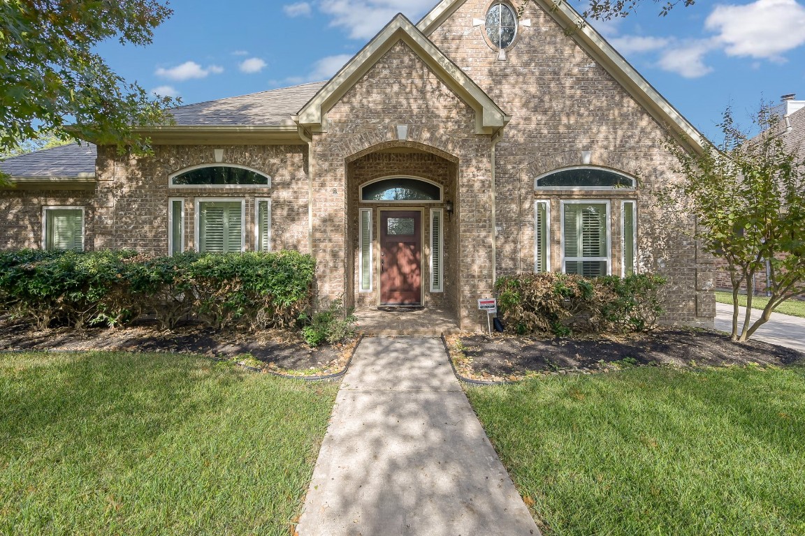 3510 Ash Glen Drive Spring, TX 77388 - Photo 5 of 39 a front view of house with yard
