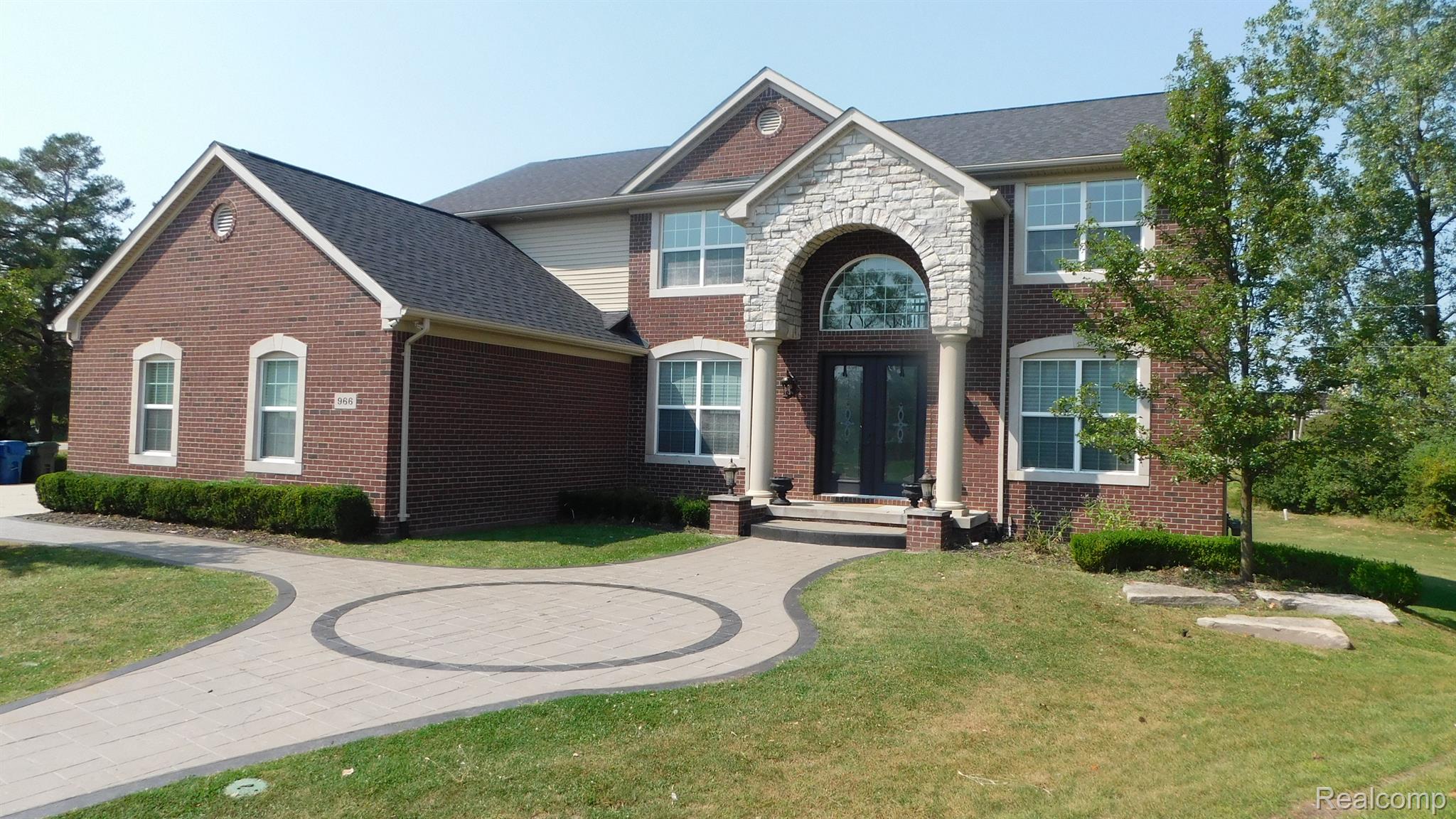 966 Monterey Ln. Rochester, MI 48307 - Photo 3 of 79 Gallery Image 3