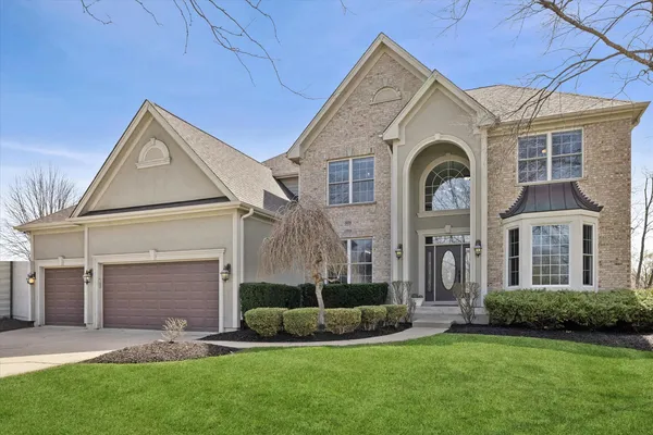 $775,000 | 808 Wedgewood Drive, Crystal Lake, IL 60014