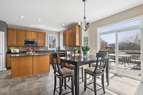 $775,000 | 808 Wedgewood Drive, Crystal Lake, IL 60014