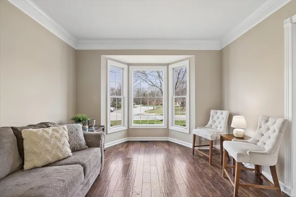 $775,000 | 808 Wedgewood Drive, Crystal Lake, IL 60014