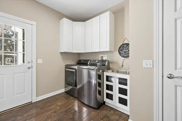 $775,000 | 808 Wedgewood Drive, Crystal Lake, IL 60014