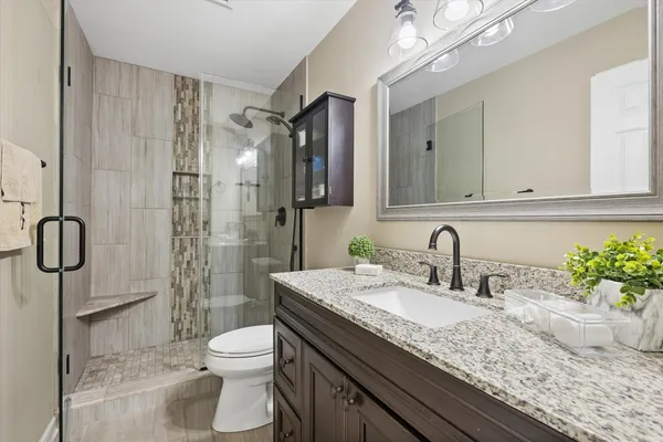 $775,000 | 808 Wedgewood Drive, Crystal Lake, IL 60014