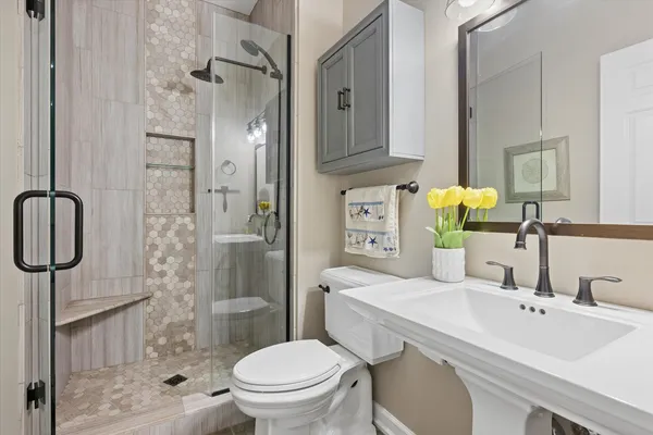 $775,000 | 808 Wedgewood Drive, Crystal Lake, IL 60014
