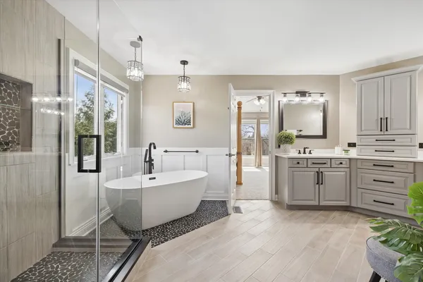 $775,000 | 808 Wedgewood Drive, Crystal Lake, IL 60014
