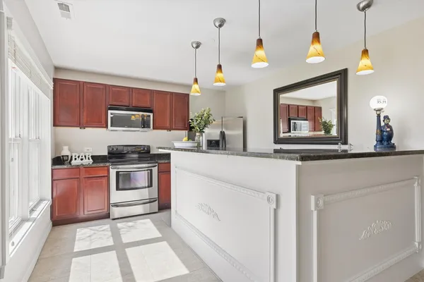 $775,000 | 808 Wedgewood Drive, Crystal Lake, IL 60014