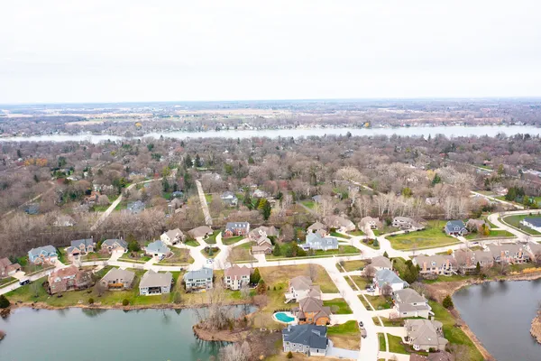 $775,000 | 808 Wedgewood Drive, Crystal Lake, IL 60014