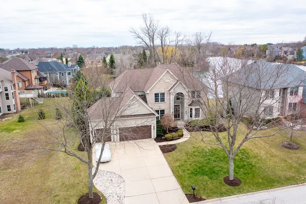 $775,000 | 808 Wedgewood Drive, Crystal Lake, IL 60014