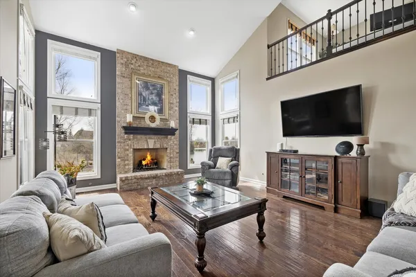 $775,000 | 808 Wedgewood Drive, Crystal Lake, IL 60014