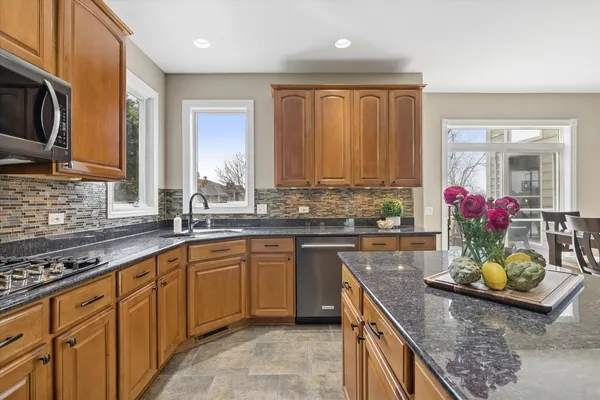 $775,000 | 808 Wedgewood Drive, Crystal Lake, IL 60014