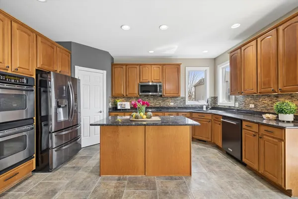 $775,000 | 808 Wedgewood Drive, Crystal Lake, IL 60014
