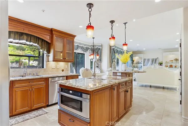 $2,295,000 | 260 South Willowcreek Lane, Anaheim, CA 92808