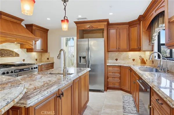 $2,295,000 | 260 South Willowcreek Lane, Anaheim, CA 92808