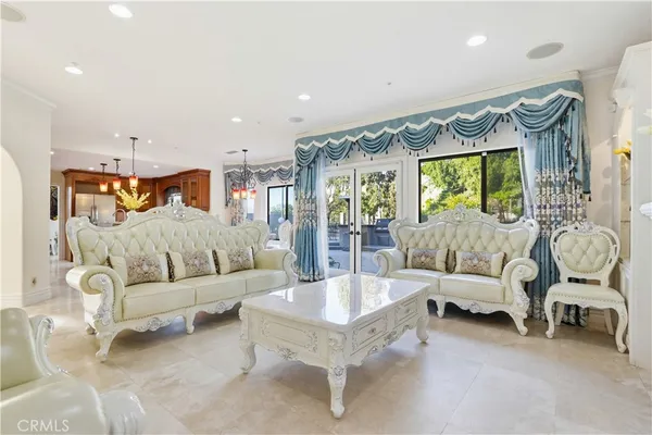 $2,295,000 | 260 South Willowcreek Lane, Anaheim, CA 92808